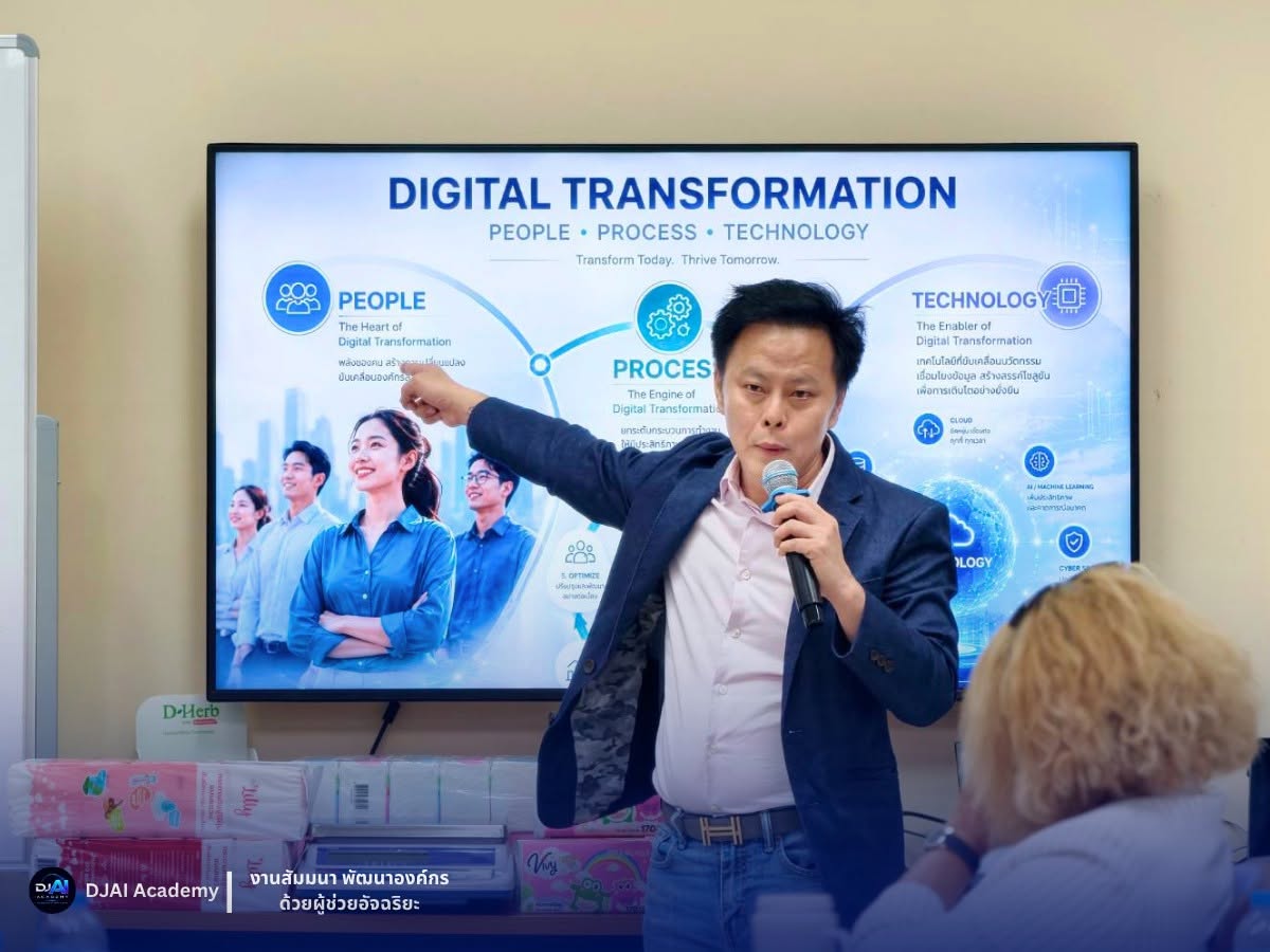 Chatchai Suthapakti speaking about digital transformation